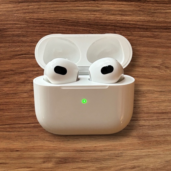 Apple Air pods 3rd Generation, Barely Used & Meticulously Clean - Picture 4 of 5